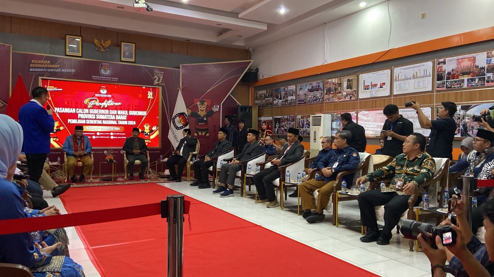 Mahyeldi-Vasko daftar ke KPU Sumbar