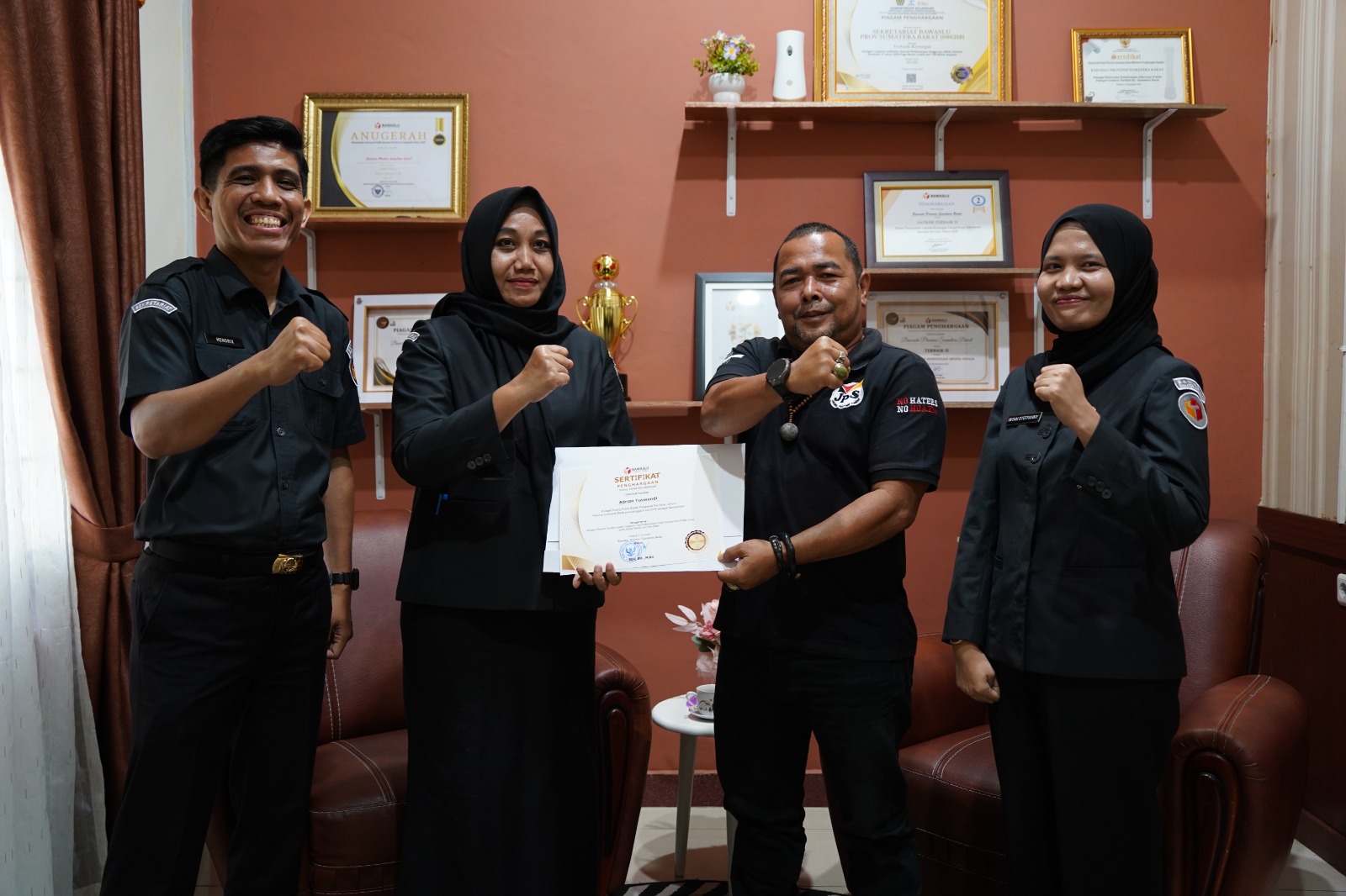 Konsolidasi Demokrasi Bawaslu dengan Ketua JPS Sumbar Adrian Tuswandi 