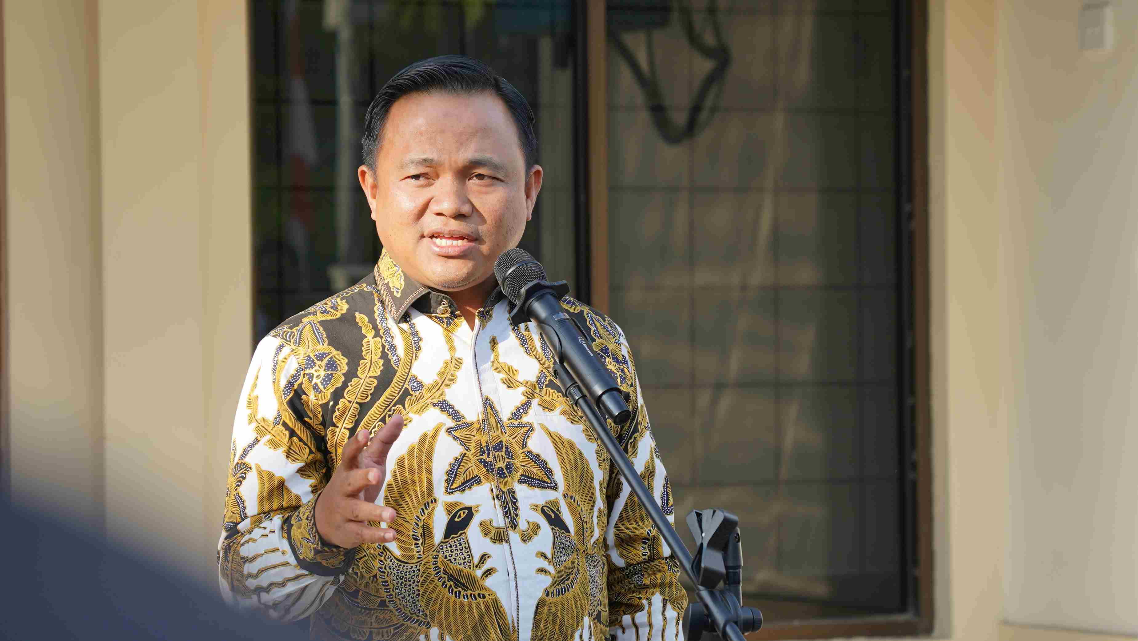Anggota Bawaslu Provinsi Sumatera Barat, Muhamad Khadafi pimpin apel pagi, Senin. 10/08/2026
