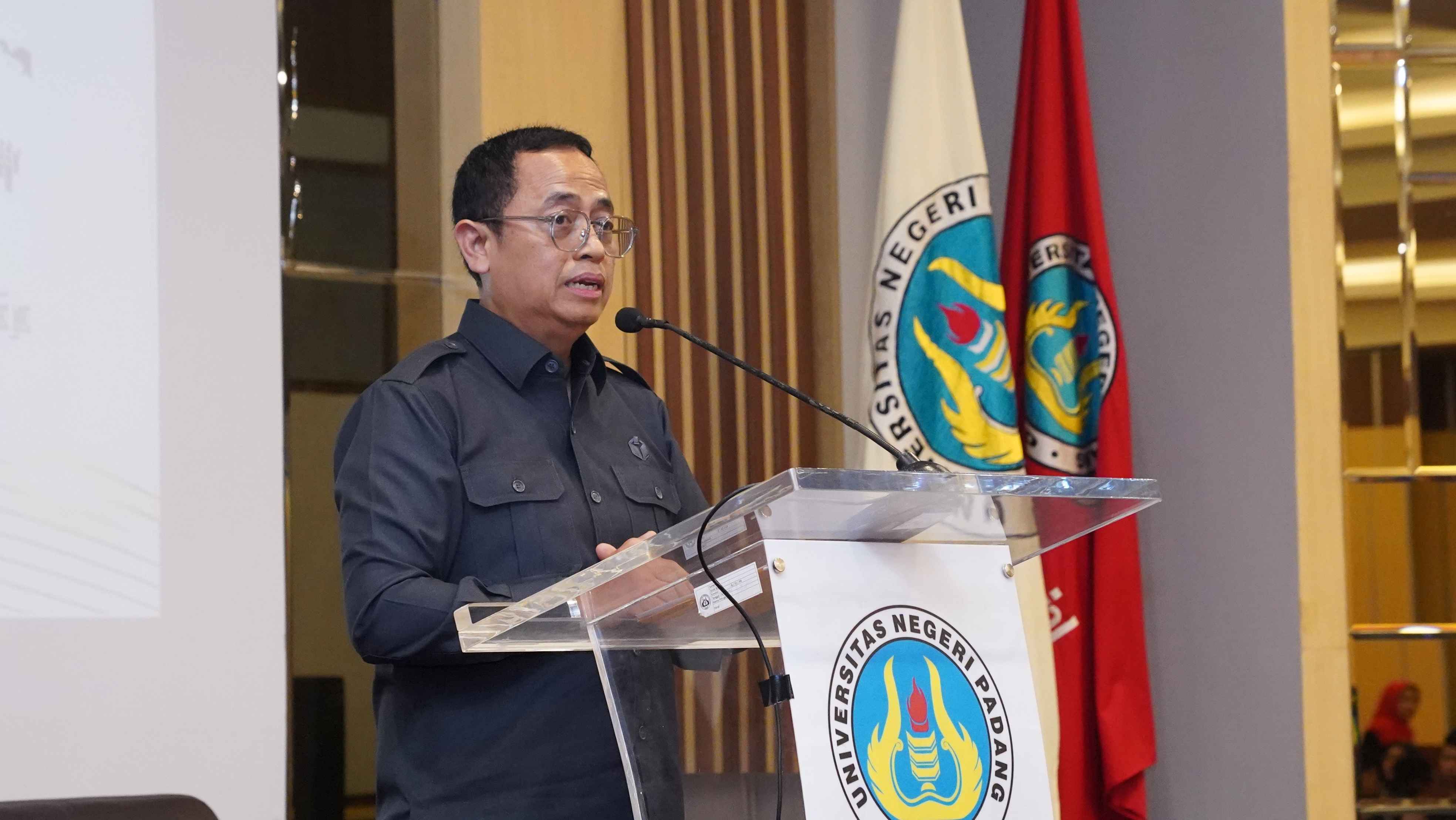 Anggota Badan Pengawas Pemilihan Umum (Bawaslu) Republik Indonesia, Puadi, secara resmi membuka kegiatan Bawaslu Campus Connect di Universitas Negeri Padang (UNP), Selasa.(13/10)