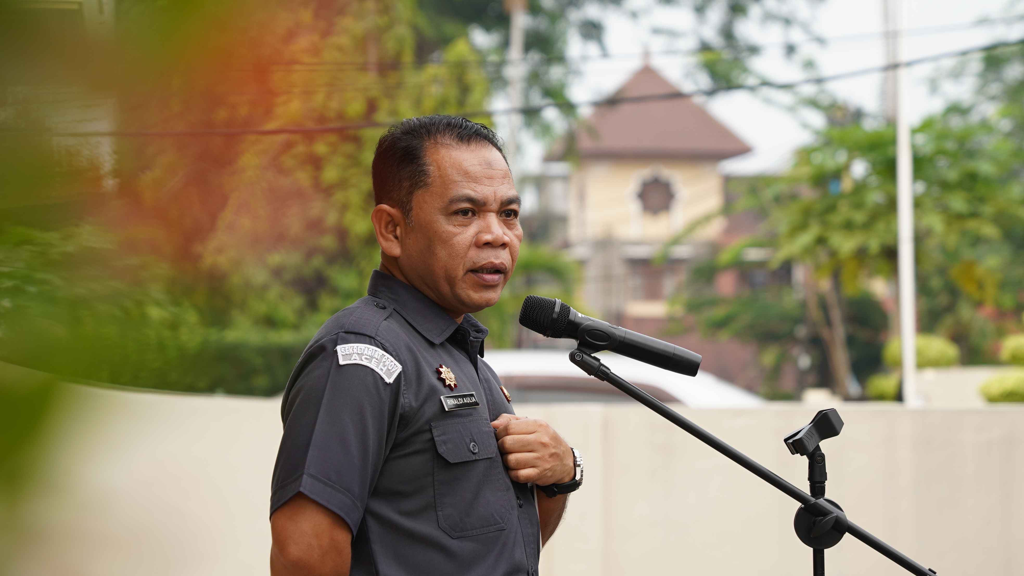 Kepala Sekretariat Bawaslu Provinsi Sumatera Barat, Rinaldi Aulia pimpin Apel pagi, Senin. 19/10/2026