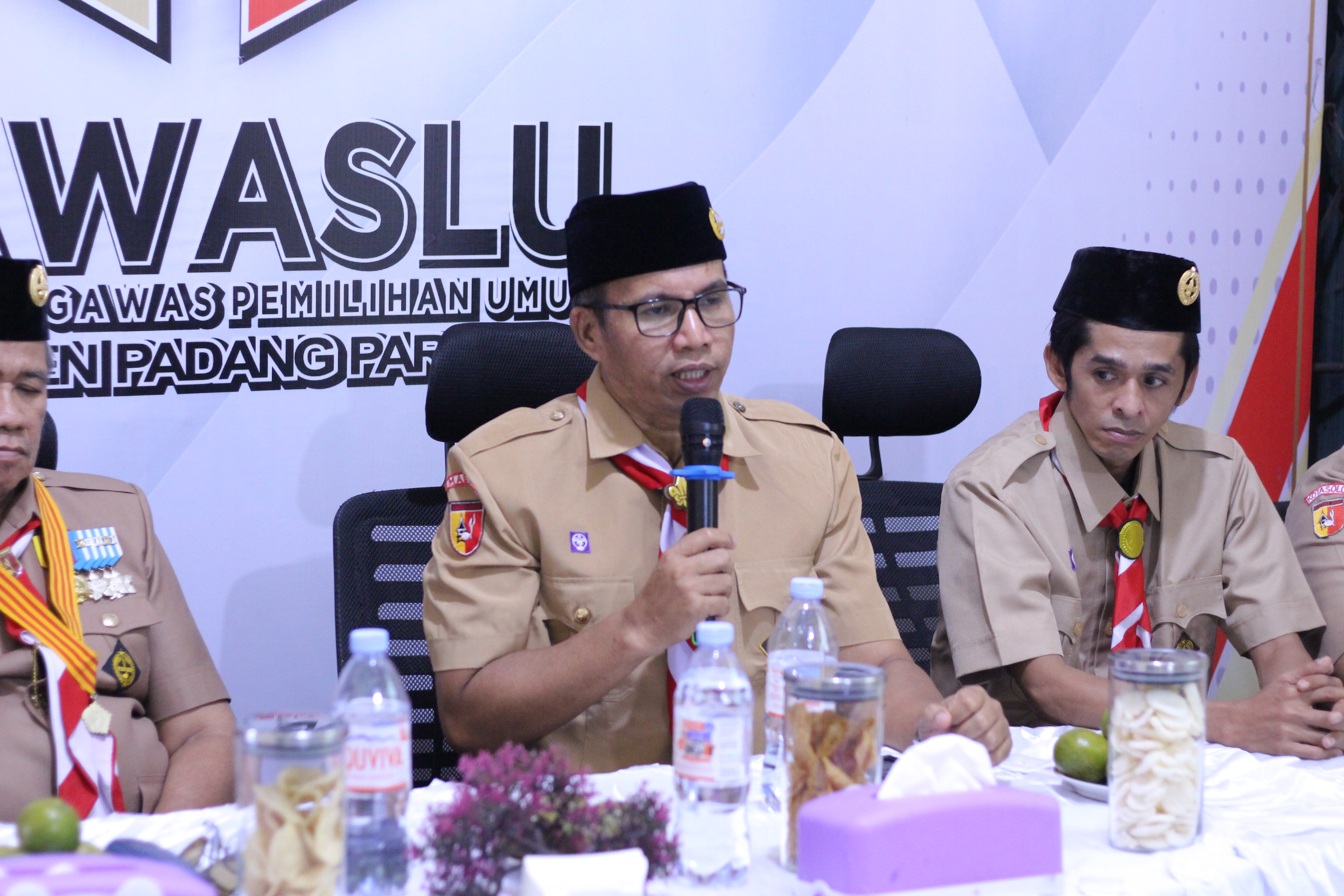 Anggota Bawaslu Sumbar Vifner, menghadiri pelantikan Majelis Pembimbing dan Pengurus Pimpinan Cabang Satuan Karya (Saka) Pramuka Rintisan Adhyasta Pemilu Bawaslu Kabupaten Padang Pariaman, Senin (26/10/2026)