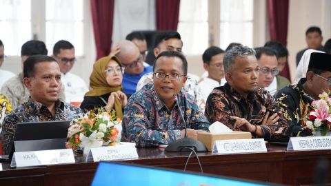 Ketua Bawaslu Provinsi Sumatera Barat, Alni sampaikan pendapat dalam pertemuan reses Komisi II DPR RI di Sumatera Barat, Jumat. 20/02/2026.