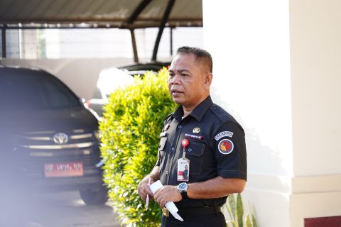 Kepala Sekretariat Bawaslu Provinsi Sumatera Barat, Rinaldi Aulia pimpin apel rutin, Senin. 04/05.