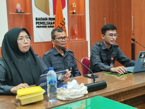 Rapat Koordinasi (Rakor) Penanganan Pelanggaran bersama Bawaslu Kota Solok dan Bawaslu Kabupaten Pasaman pada Selasa (05/05/2026). 