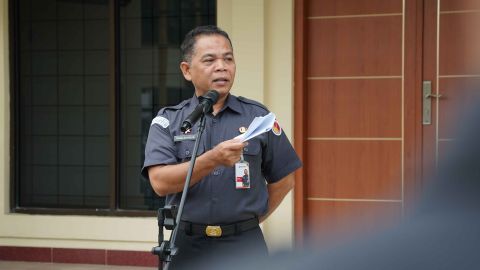 Kepala Sekretariat Bawaslu Provinsi Sumatera Barat, Rinaldi Aulia sampaikan amanat apel pagi, Senin. 20/07/2026