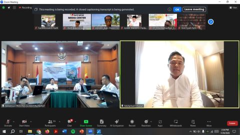 Anggota Bawaslu Provinsi Sumatera Barat, Muhamad Khadafi membuka secara resmi kegiatan Rapat Evaluasi Pengawasan Pemutakhiran Data Pemilih Berkelanjutan (PDPB) Semester I Tahun 2026 pada Rabu (29/7)