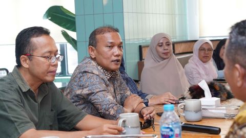 Sekretaris Jenderal Bawaslu Republik Indonesia, Ferdinand Eskol Tiar Sirait berdisukusi bersama Kasek dan Korsek Bawaslu Kabupaten/kota se Provinsi Sumatera Barat, Minggu. 20/09/2026