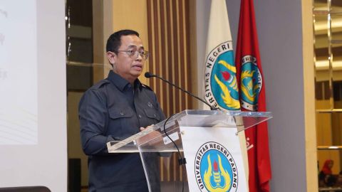 Anggota Badan Pengawas Pemilihan Umum (Bawaslu) Republik Indonesia, Puadi, secara resmi membuka kegiatan Bawaslu Campus Connect di Universitas Negeri Padang (UNP), Selasa.(13/10)