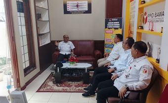 Ketua Umum Kadin Sumatera Barat, Buchari Bachter berkunjung ke Kantor Bawaslu memperkuat konsolidasi Demokrasi, Rabu. 28/01/2026.