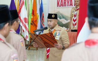 Ketua Kwartir Daerah (Kwarda) Gerakan Pramuka Sumatera Barat, Kakak Audy Joinaldi. Dalam prosesi pelantikan, para pengurus resmi dikukuhkan melalui pengucapan ikrar, Senin. 27/04