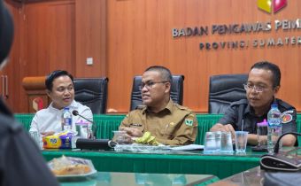 Konsolidasi Demokrasi Badan Pengawas Pemilihan Umum Provinsi Sumatera Barat bersama Sekretars Daerah Provinsi Sumatera Barat, Arry Yuswandi, Selasa. 27/04/2026