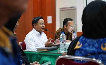 Anggota Bawaslu Provinsi Sumbar, Muhamad Khadafi sampaikan sambutan dalam kegiatan Rapat Dalam Kantor Kehumasan, Rabu. 20/05/2026