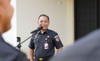 Kepala Sekretariat Bawaslu Provinsi Sumatera Barat, Rinaldi Aulia Pimpin Apel Pagi