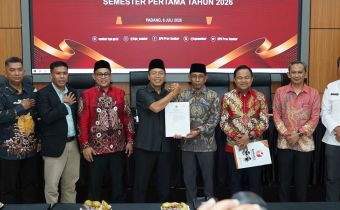 Penyerahan Berita Acara Pleno