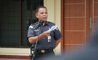 Kepala Sekretariat Bawaslu Provinsi Sumatera Barat, Rinaldi Aulia sampaikan amanat apel pagi, Senin. 20/07/2026