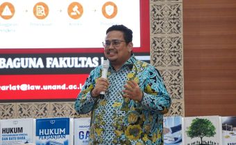 Ketua Bawaslu RI, Rahmat Bagja bedah lima buku karya dosen Fakultas Hukum Universitas Andalas dalam rangkaian kegiatan Lustrum XV Fakultas Hukum Universitas Andalas, Jumat. 25/09/2026