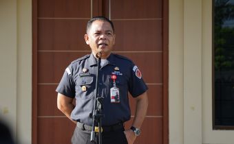 Kepala Sekretariat Bawaslu Provinsi Sumatera Barat, Rinaldi Aulia pimpin apel pagi, Senin. (28/09)